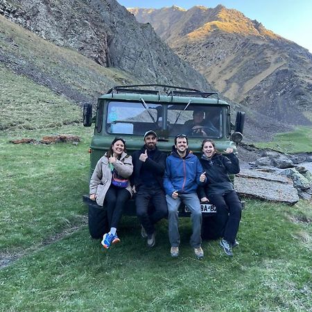 Xinaliq Khinalig Izzet'S Riverside Home Stay 外观 照片