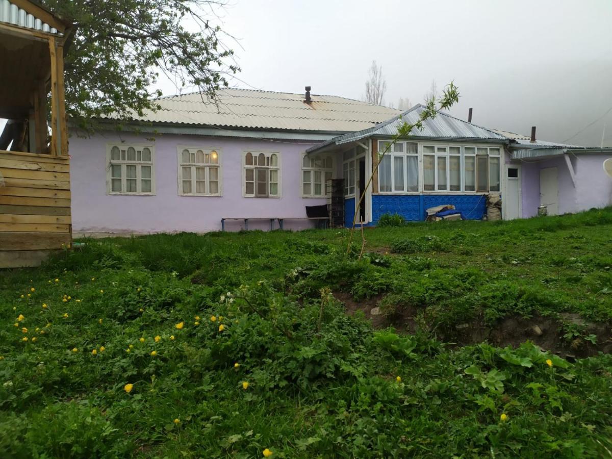 Xinaliq Khinalig Izzet'S Riverside Home Stay 外观 照片