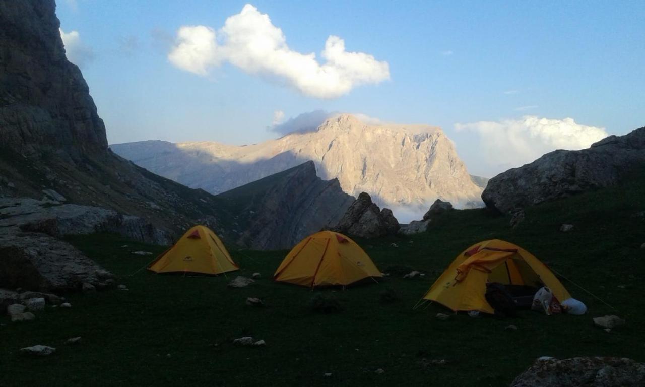 Xinaliq Khinalig Izzet'S Riverside Home Stay 外观 照片