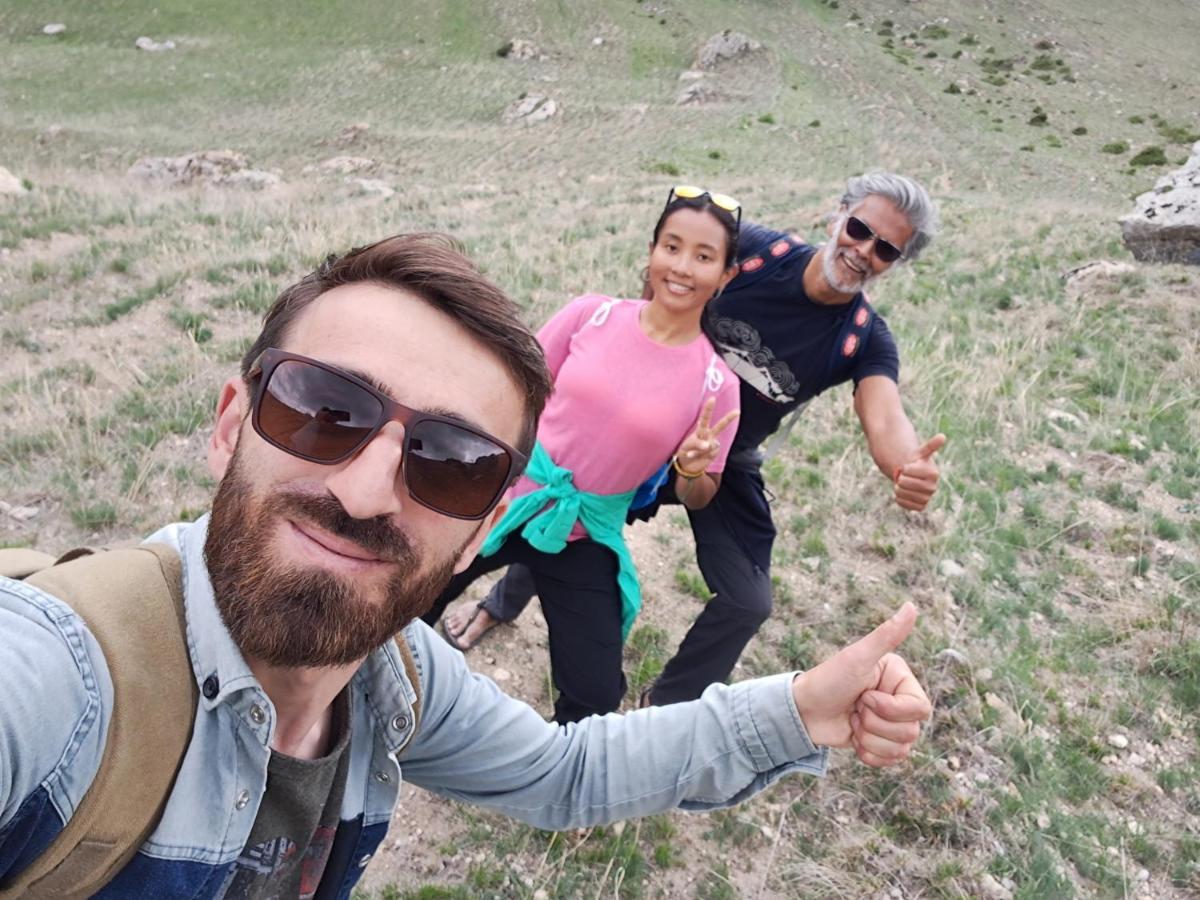 Xinaliq Khinalig Izzet'S Riverside Home Stay 外观 照片