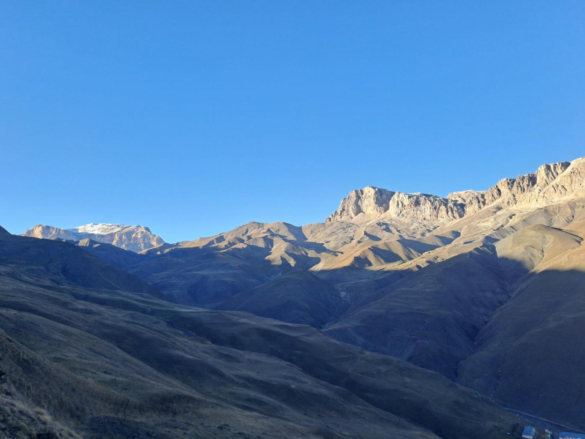Xinaliq Khinalig Izzet'S Riverside Home Stay 外观 照片