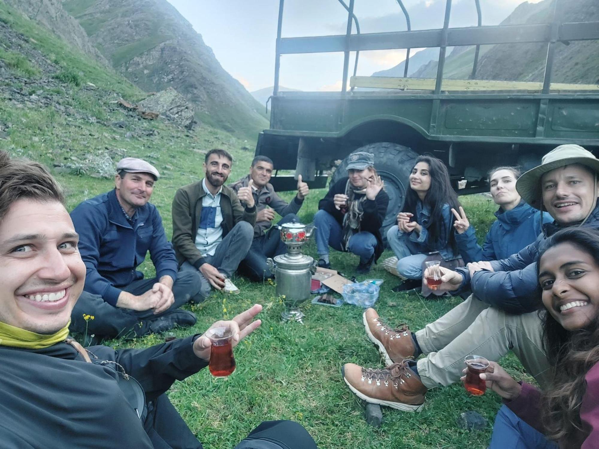 Xinaliq Khinalig Izzet'S Riverside Home Stay 外观 照片