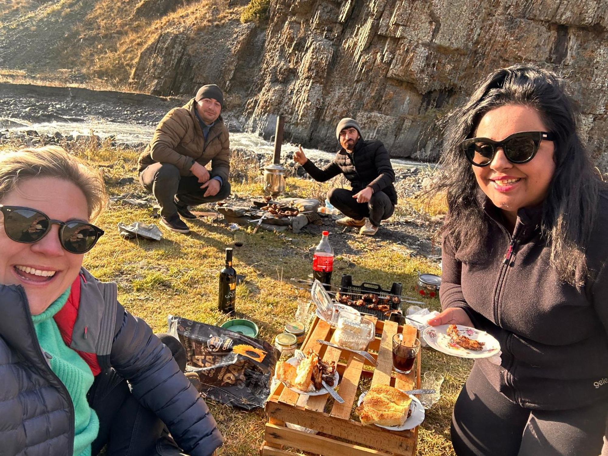 Xinaliq Khinalig Izzet'S Riverside Home Stay 外观 照片
