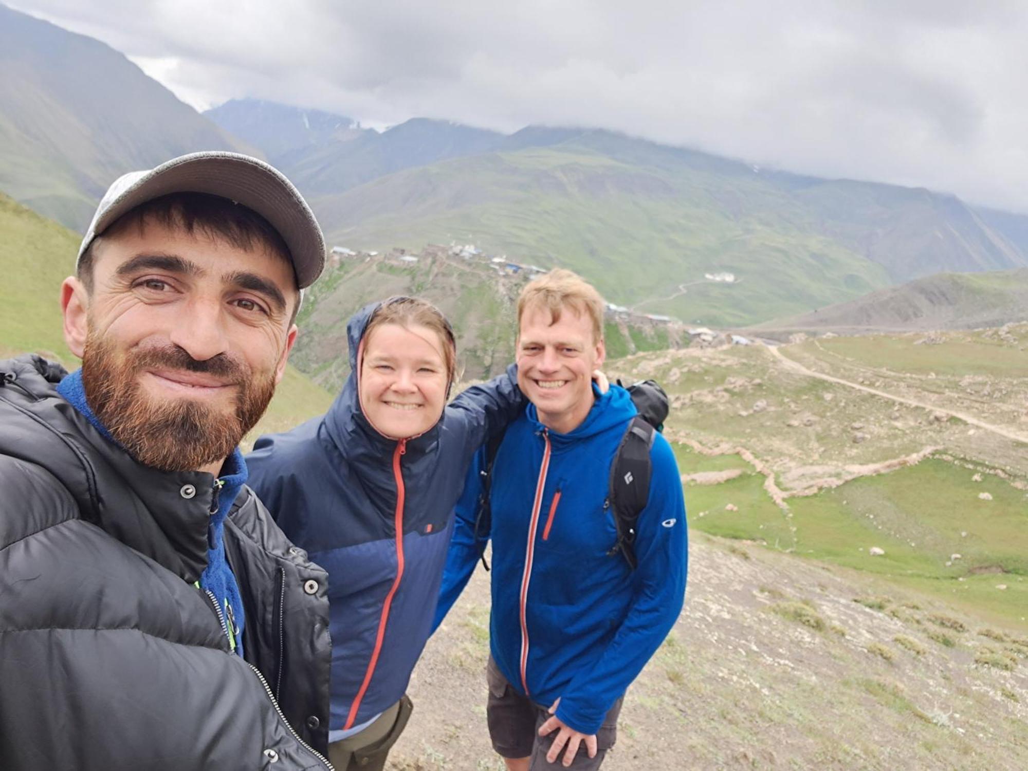 Xinaliq Khinalig Izzet'S Riverside Home Stay 外观 照片