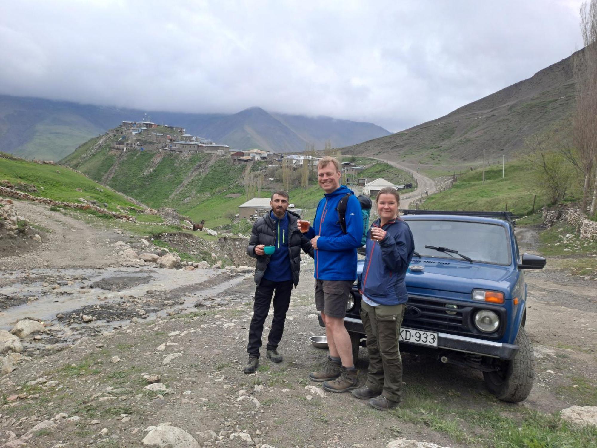 Xinaliq Khinalig Izzet'S Riverside Home Stay 外观 照片