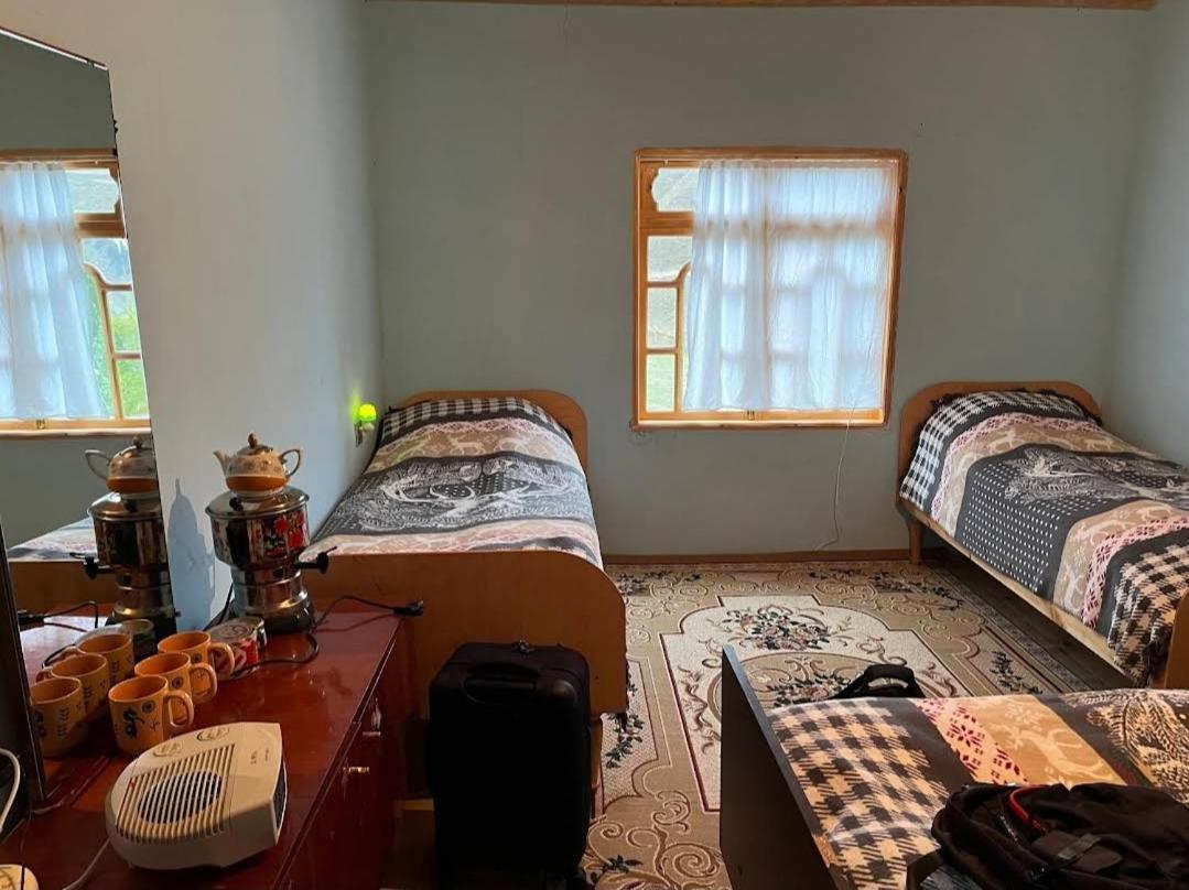 Xinaliq Khinalig Izzet'S Riverside Home Stay 外观 照片