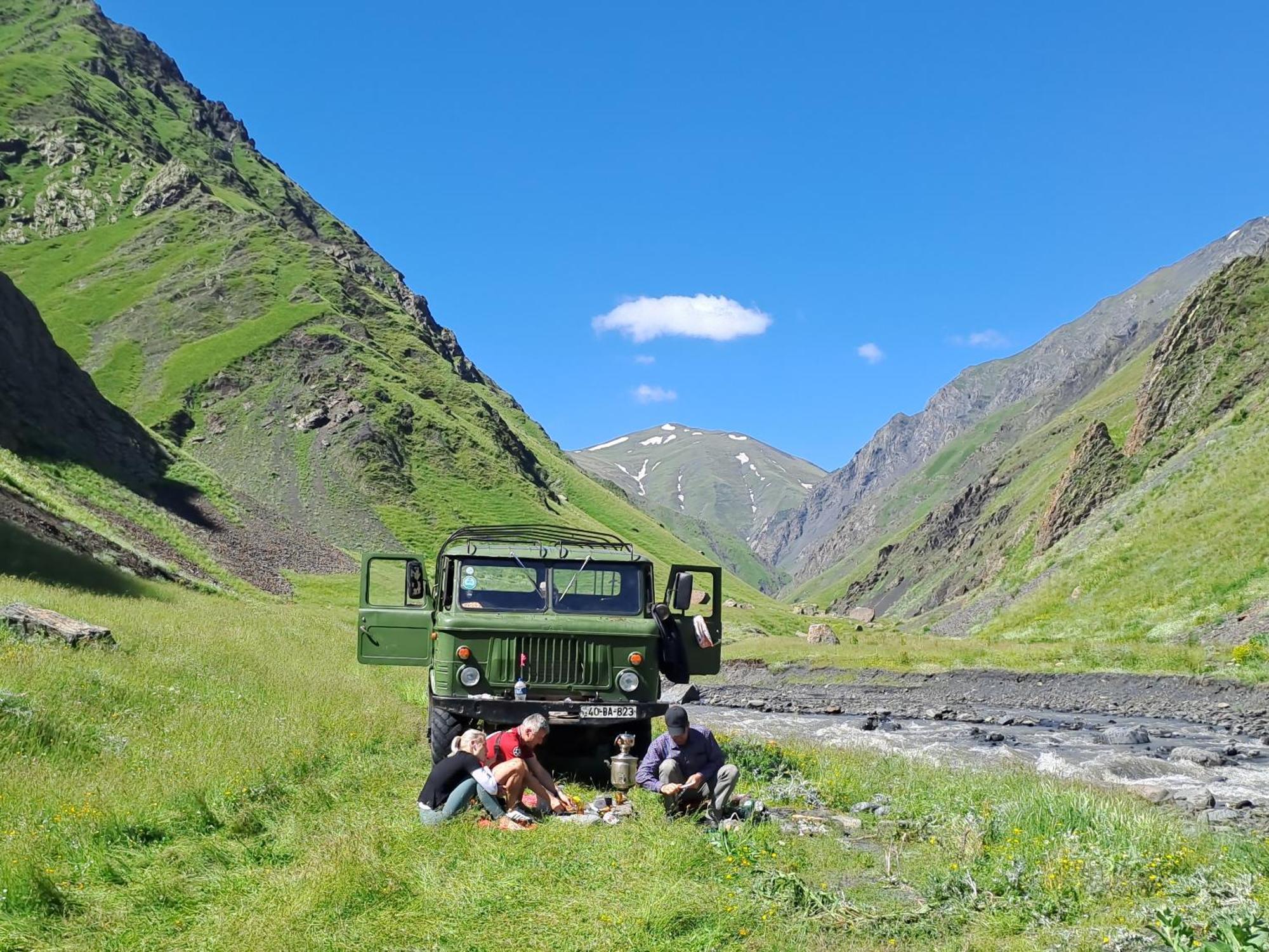 Xinaliq Khinalig Izzet'S Riverside Home Stay 外观 照片