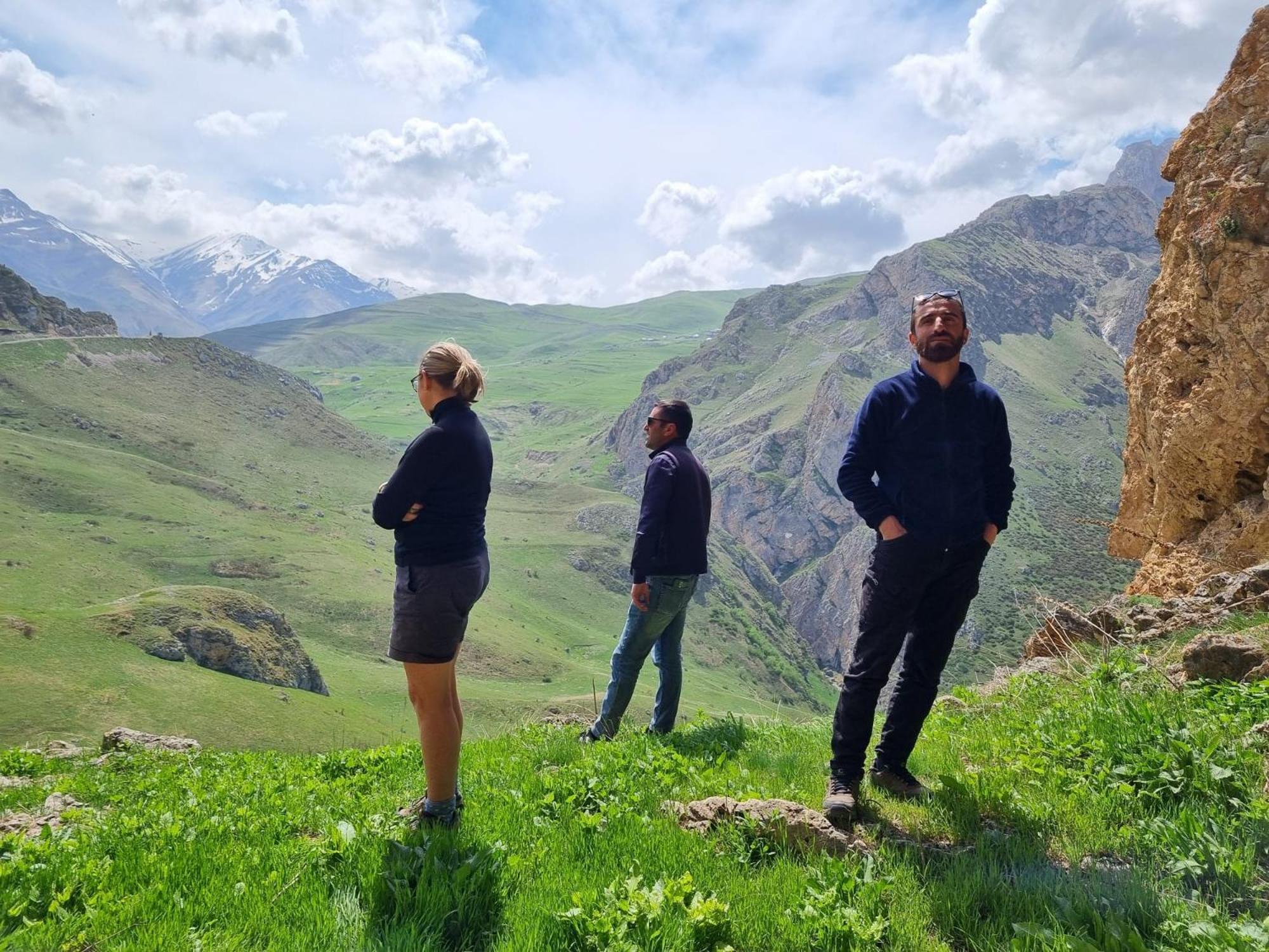 Xinaliq Khinalig Izzet'S Riverside Home Stay 外观 照片